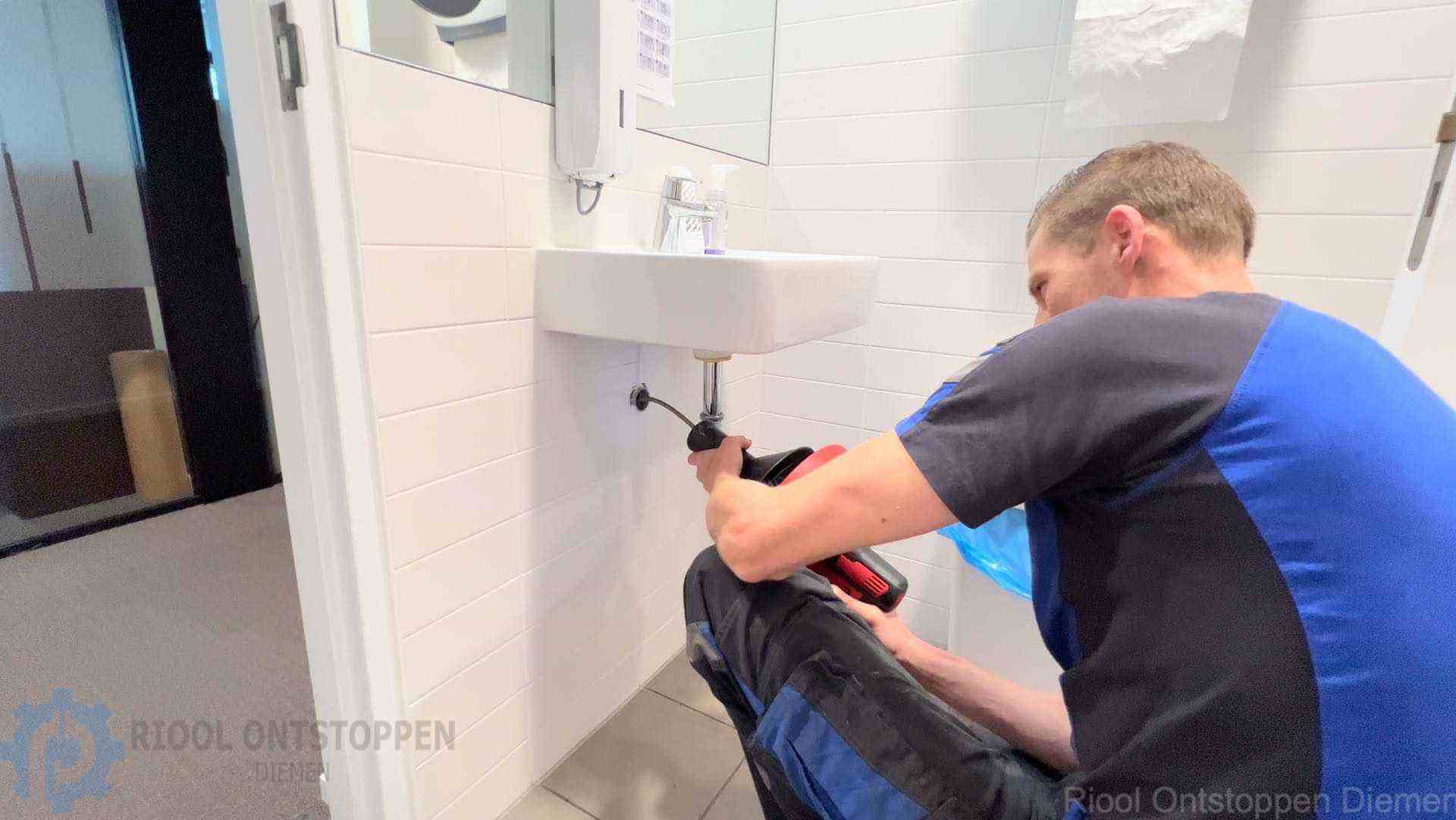Afvoer ontstoppen Diemen Afvoer ontstoppen Diemen